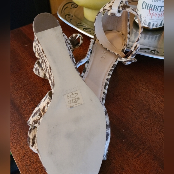 J. Crew size 5 leopard wedge sandals - Picture 4 of 5
